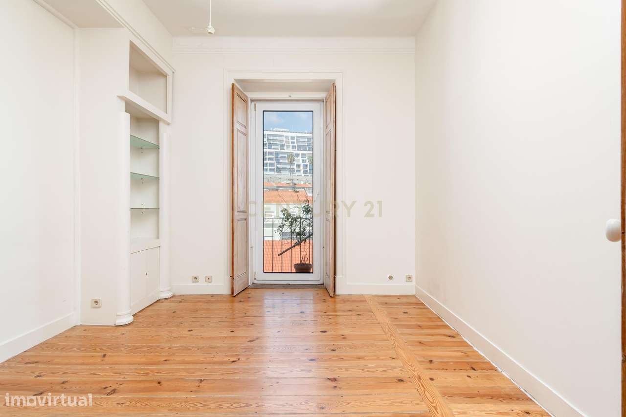 Espetacular apartamento T4 com vista deslumbrante sobre o rio Tejo – C-11