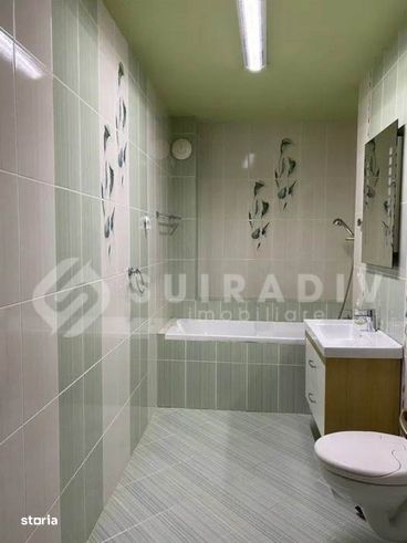 3 camere semidecomandate, 2 băi, 2 balcoane+2 parcări–zona Stadionului-2