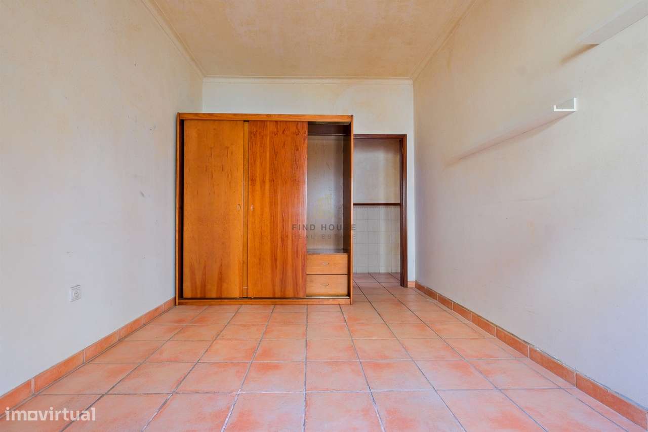 Vende-se Apartamento T3 no centro do Barreiro-10