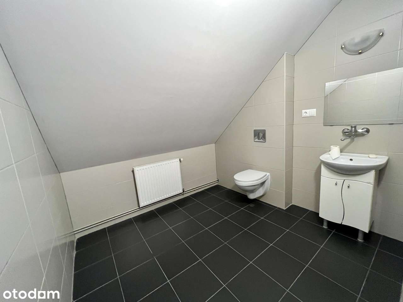 Budynek z placem przy obwodnicy Opola-10