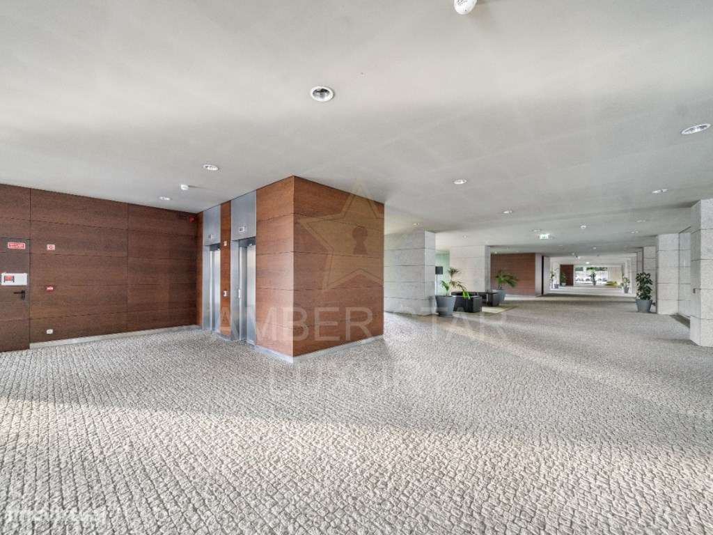 Apartamento T4 como novo, em condomínio de alto padrão-34