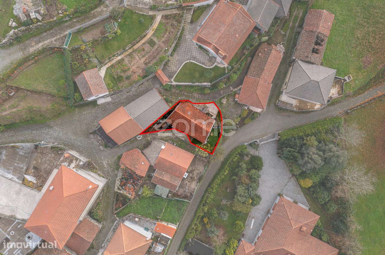 Moradia de 2 Pisos - T1, Totalmente Remodelada, com Pátio em Fafe - Grande imagem: 3/49