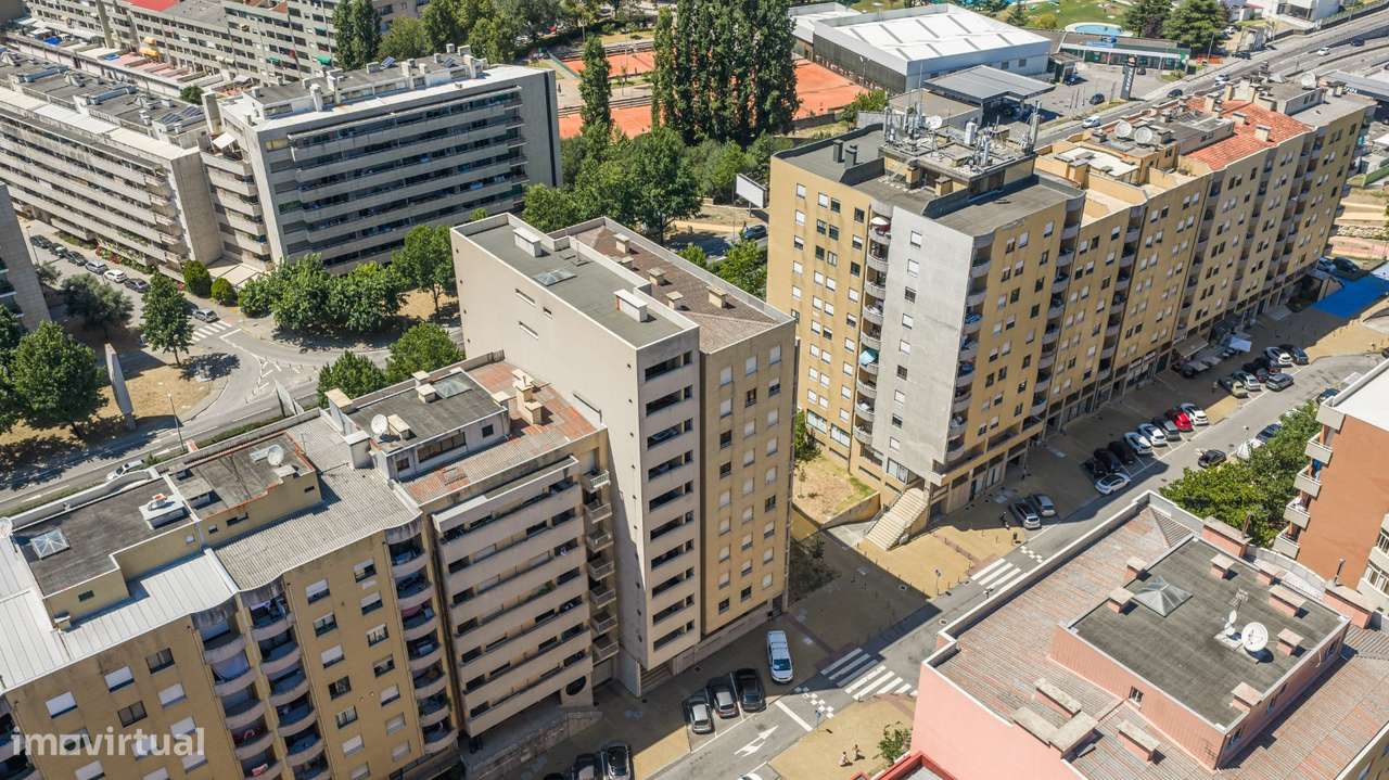 Apartamento T3 com áreas generosas junto à Makro – Braga-24