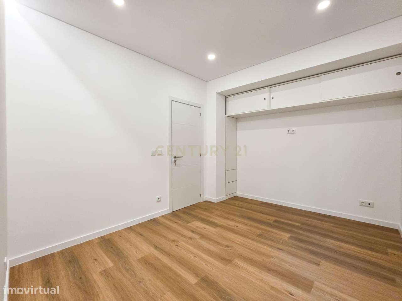 Apartamento Renovado em Setúbal com Vista para a Cidade-23