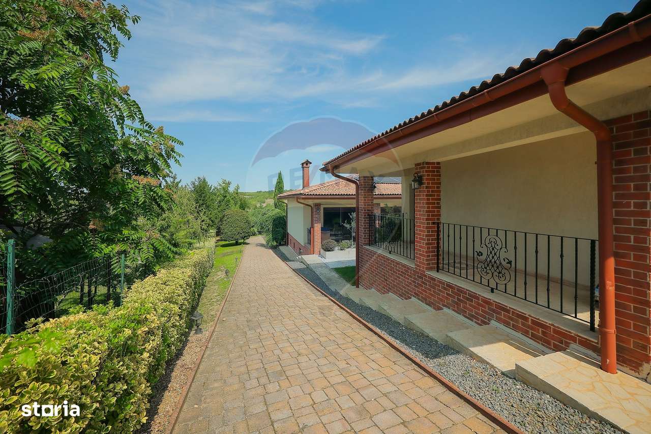 Vilă mediteraneană premium cu piscină, de vânzare, zona Dealuri Oradea - Imagine principală: 4/20