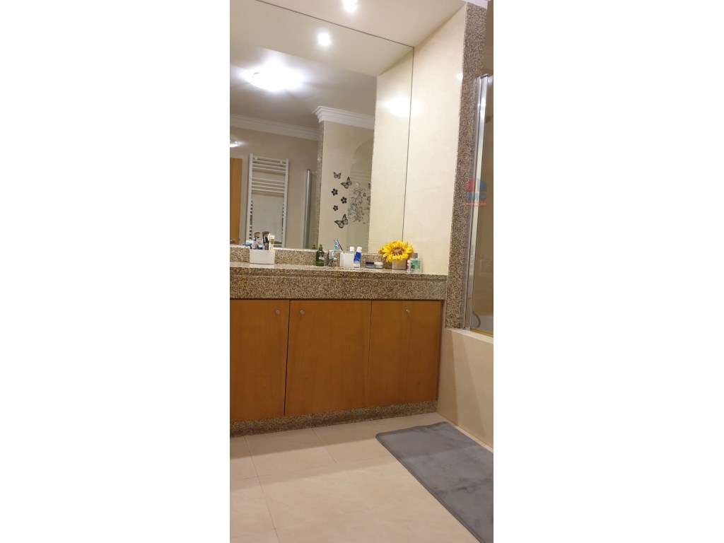 APARTAMENTO T3 COM 2 LUGARES DE GARAGEM NO CENTRO DE VILA REAL-8