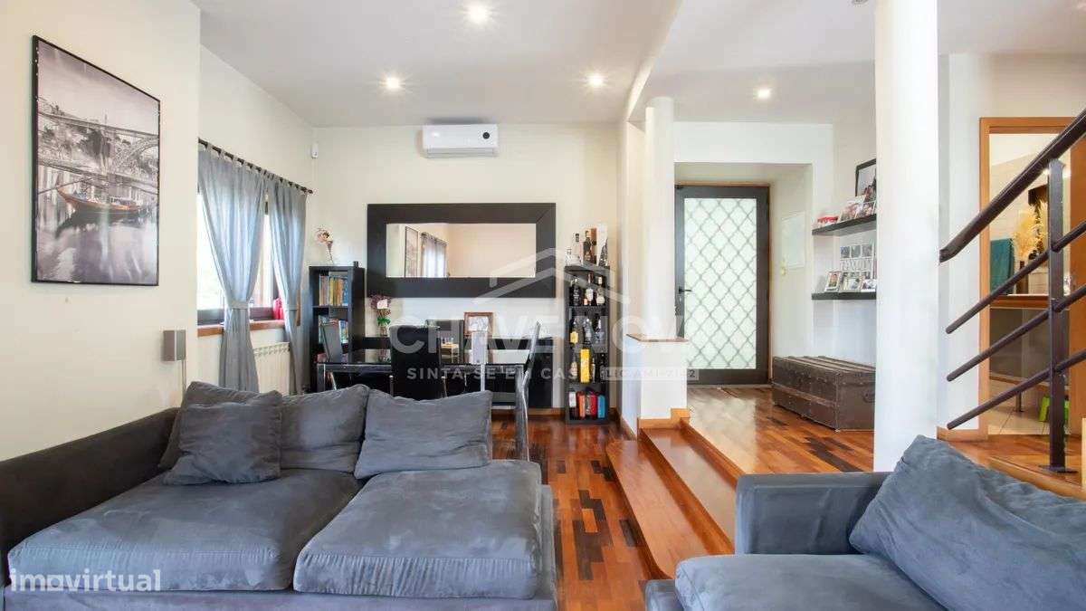 Moradia V3 de quatro frentes - Perosinho-10