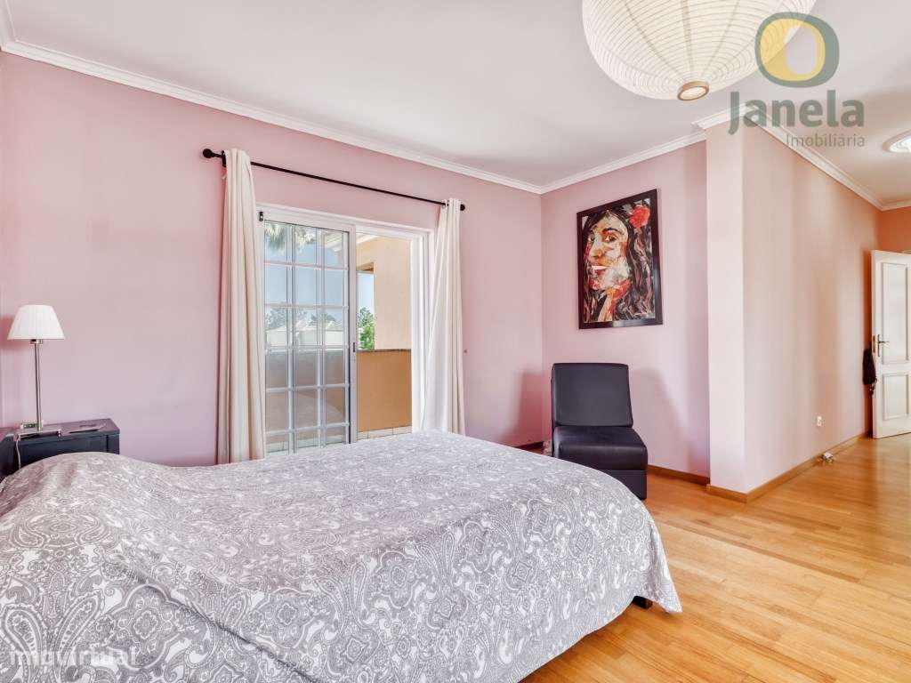 Moradia T3 com Garagem e Piscina no Vila Sol-13