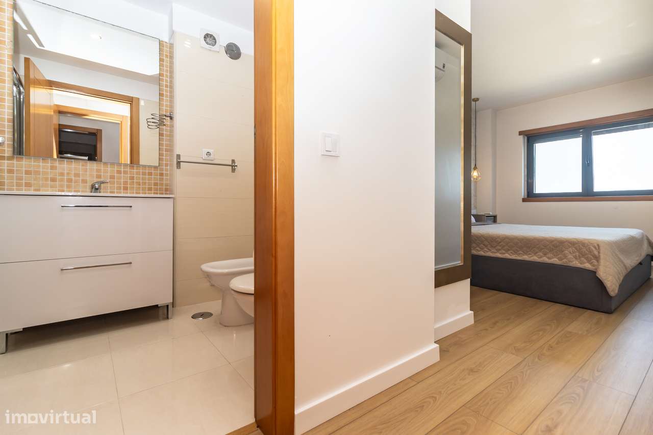 Moderno apartamento T3 com parqueamento e arrecadação-32