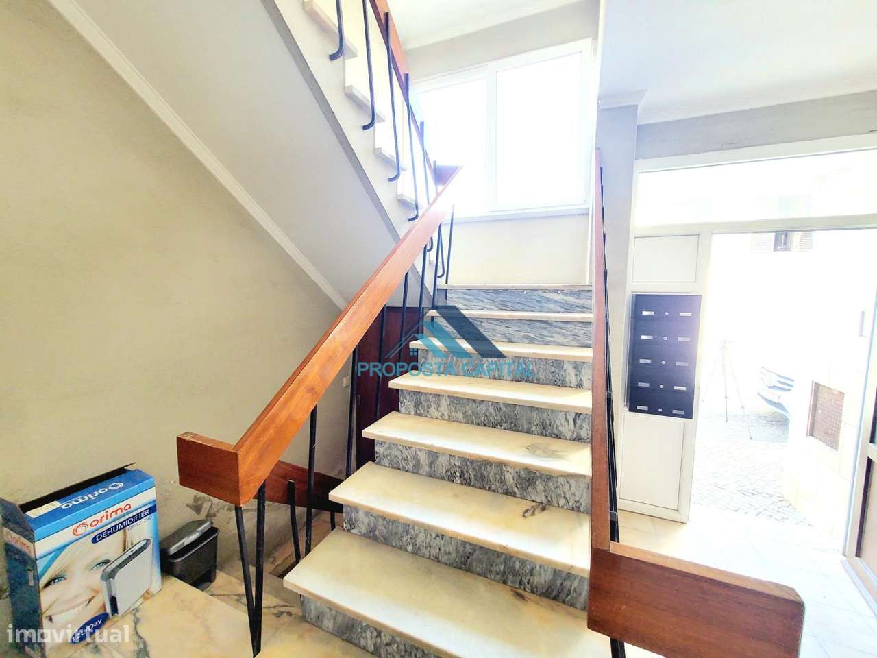 Apartamento T2 Totalmente Remodelado | Centro Sesimbra 200m da Praia-32