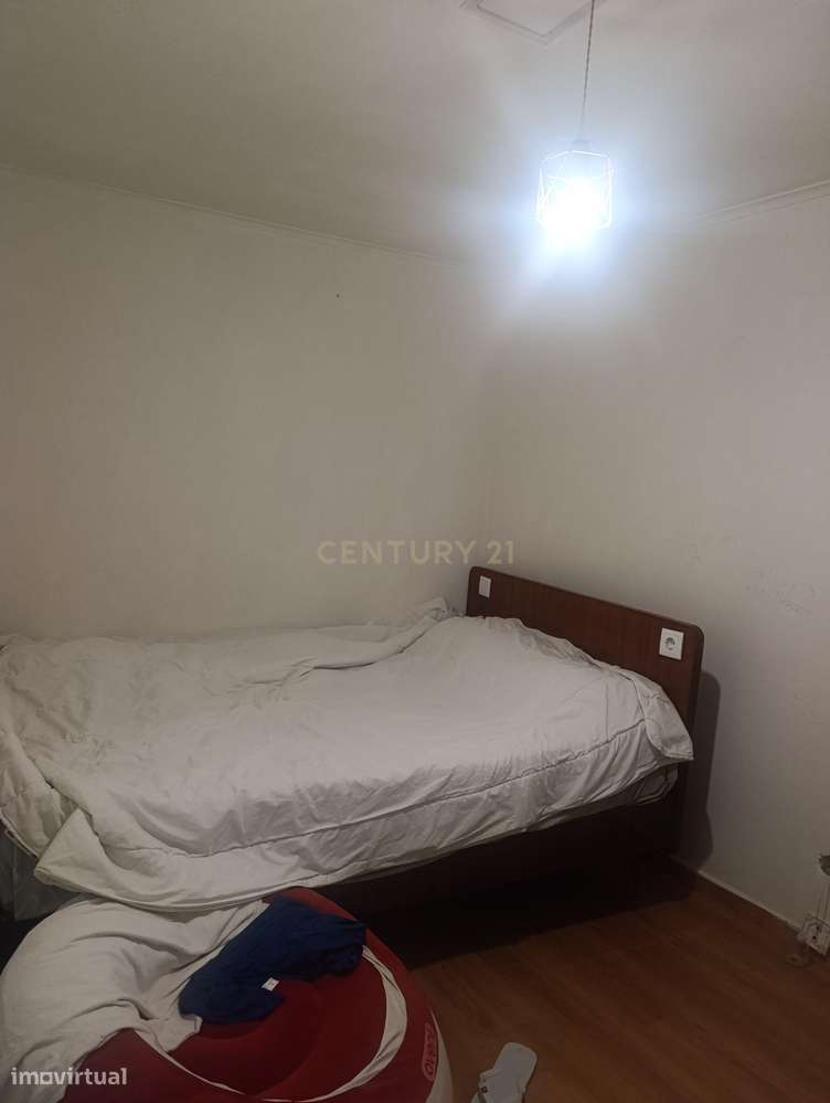 Casa T2 em Almada com 2 casas de banho e boa exposição solar-18