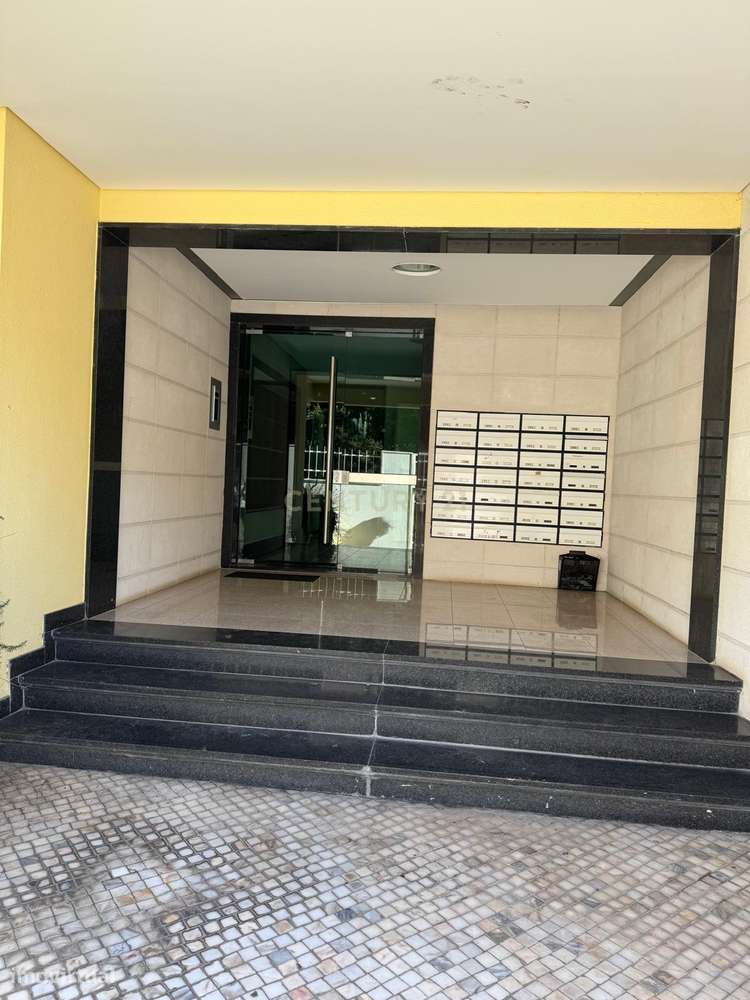 Apartamento T2 - Estoril - Box 2 Carros - Grande imagem: 4/4