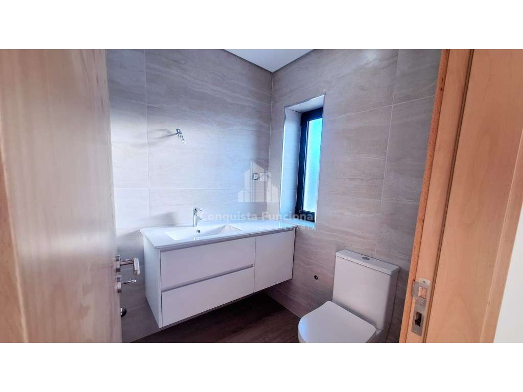 Moradia T4+2 | Valbom| Terraço e Churrasqueira-13