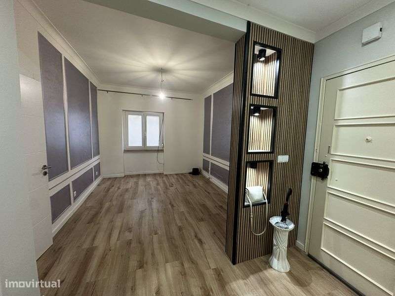 Arrenda-se aluga-se T2 com quintal 120m2 com Garagem - Grande imagem: 4/8