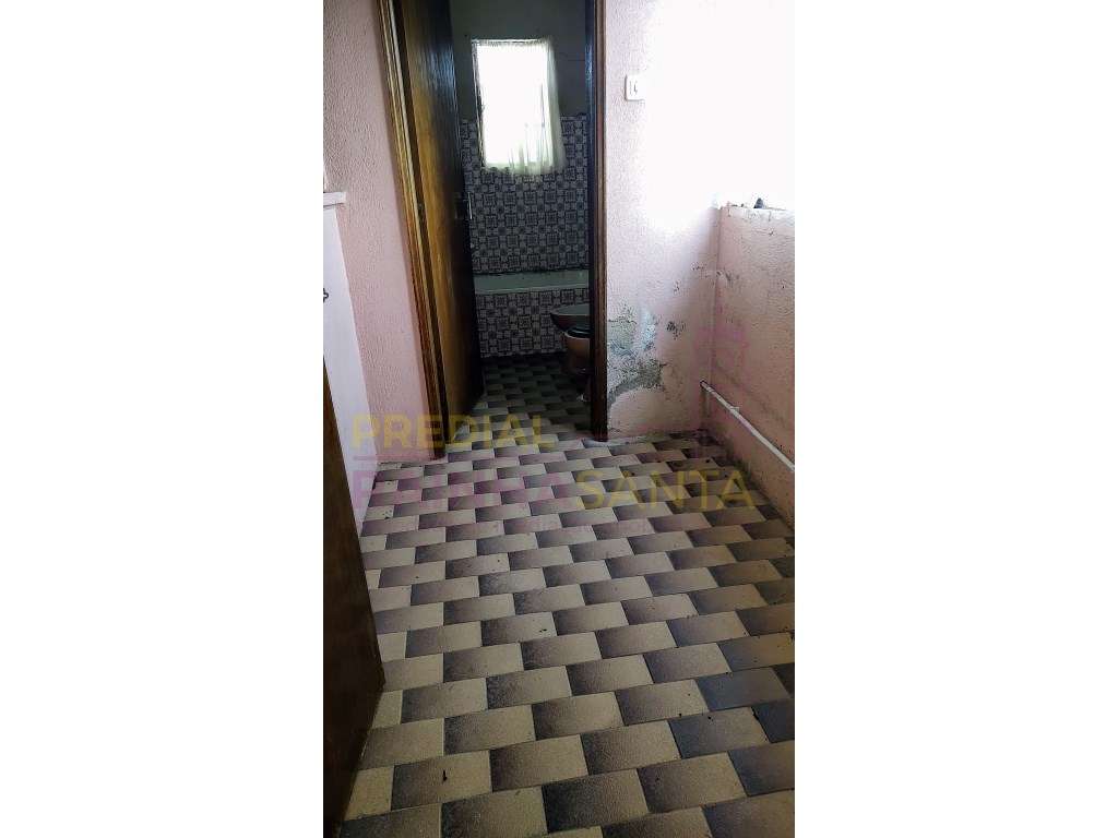 Moradia com quintal a necessitar obras - 15 km de Coimbra - Grande imagem: 5/14