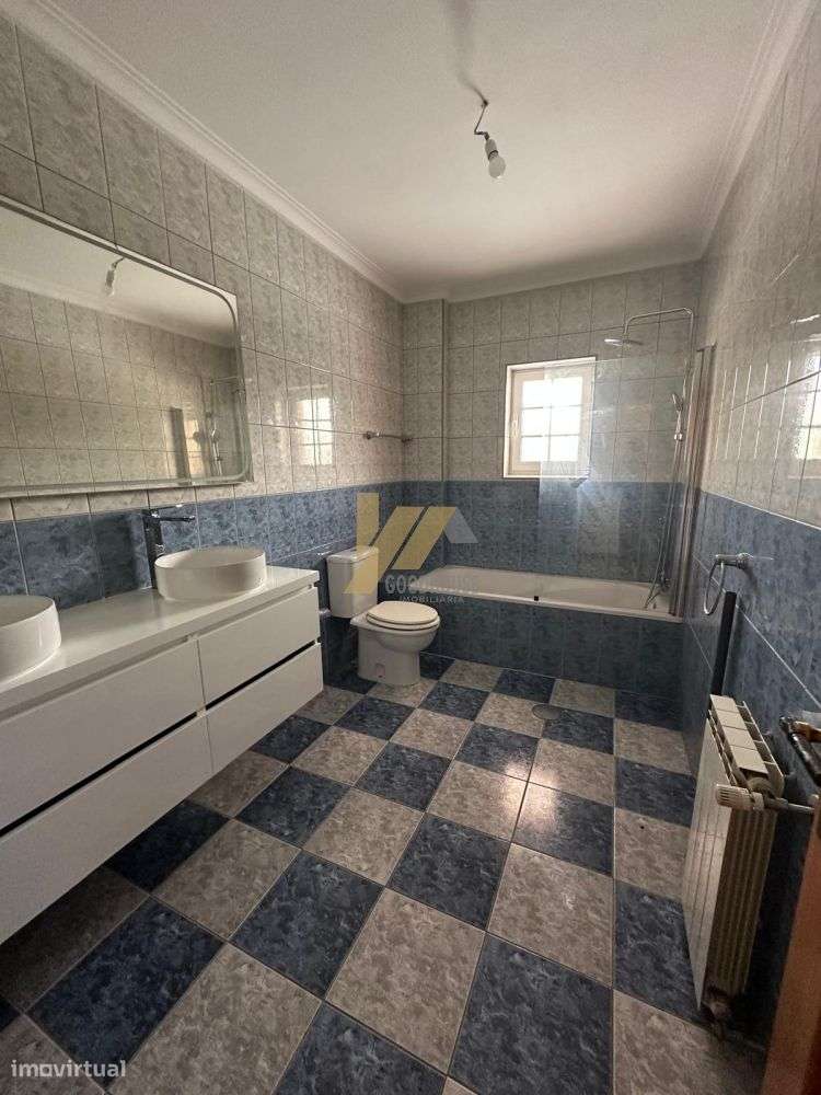 Moradia T3+1 com possibilidade de piscina-16