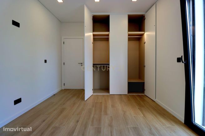 Luxuosa moradia isolada de 5 assoalhadas com excelentes áreas - piscin-11