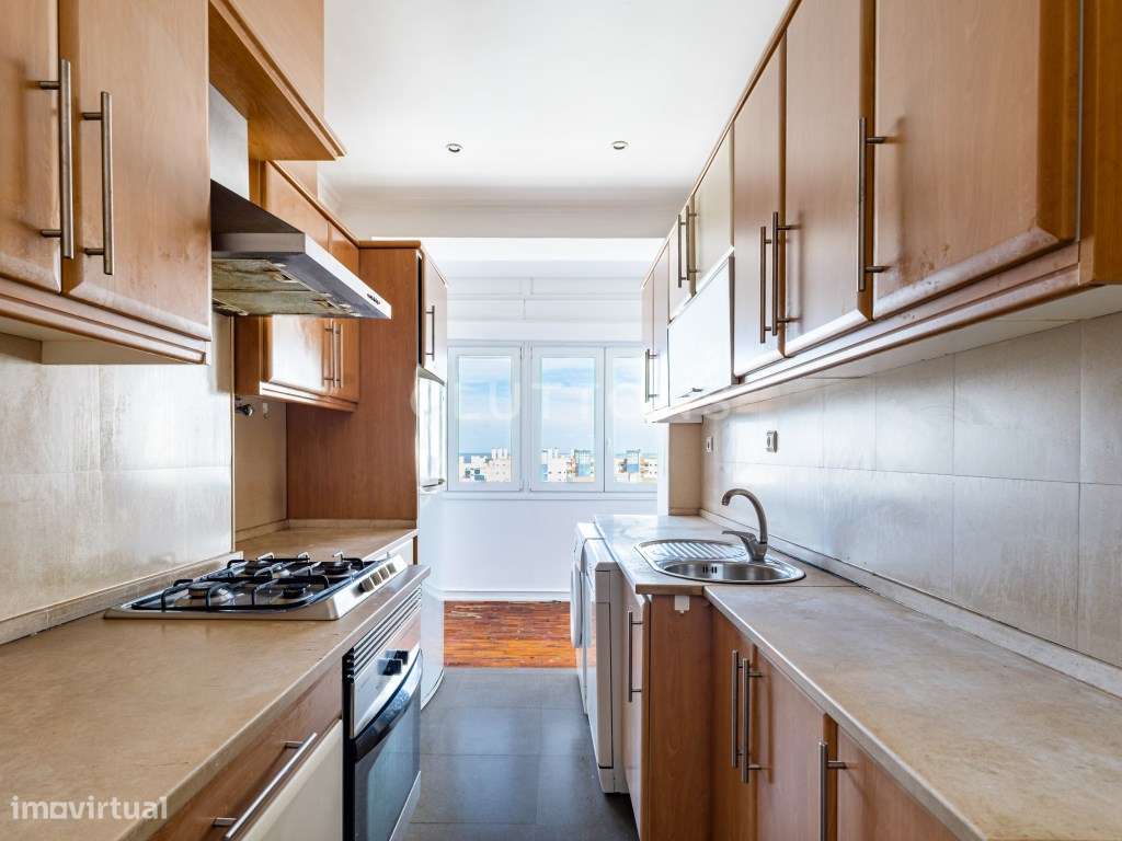 Apartamento T1+1 Penha França com vista desafogada-6