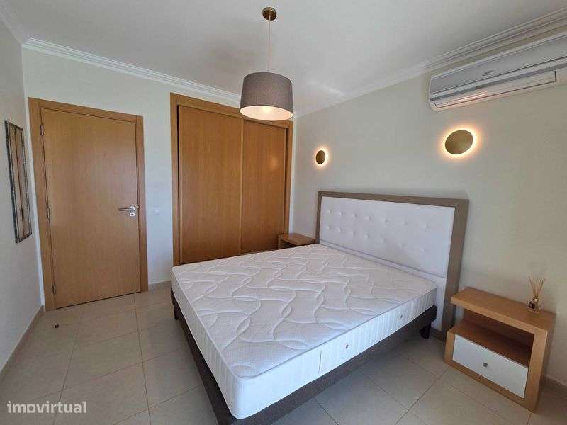 Arrendamento de longa duração de T1 em Condomínio c/ piscina e garagem - Grande imagem: 4/12