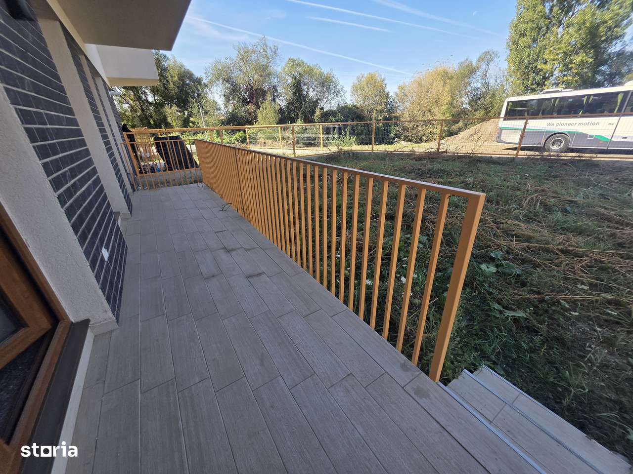 Vand apartament 2 camere cu gradina generoasa 190 mp zona Tractorul-10
