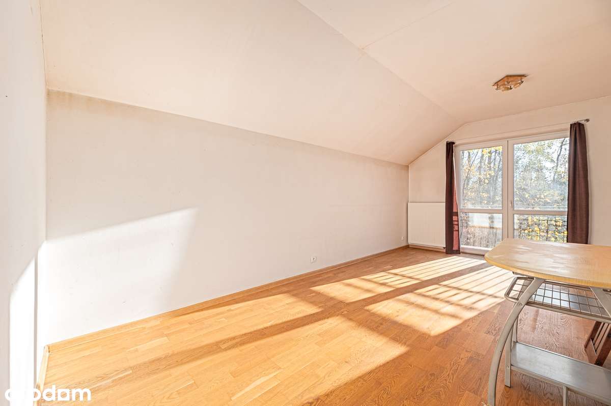 REZERWACJA Piętrowy dom szuka właściciela!-dobrze zlokalizowany-7