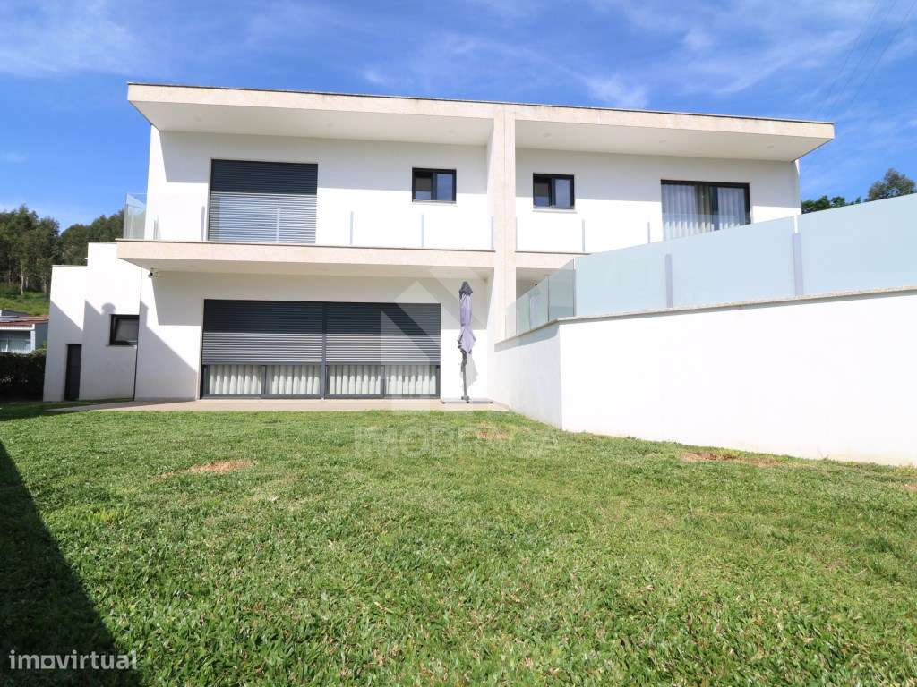 Venda Moradia Geminada T3, em Esporões, Braga-43