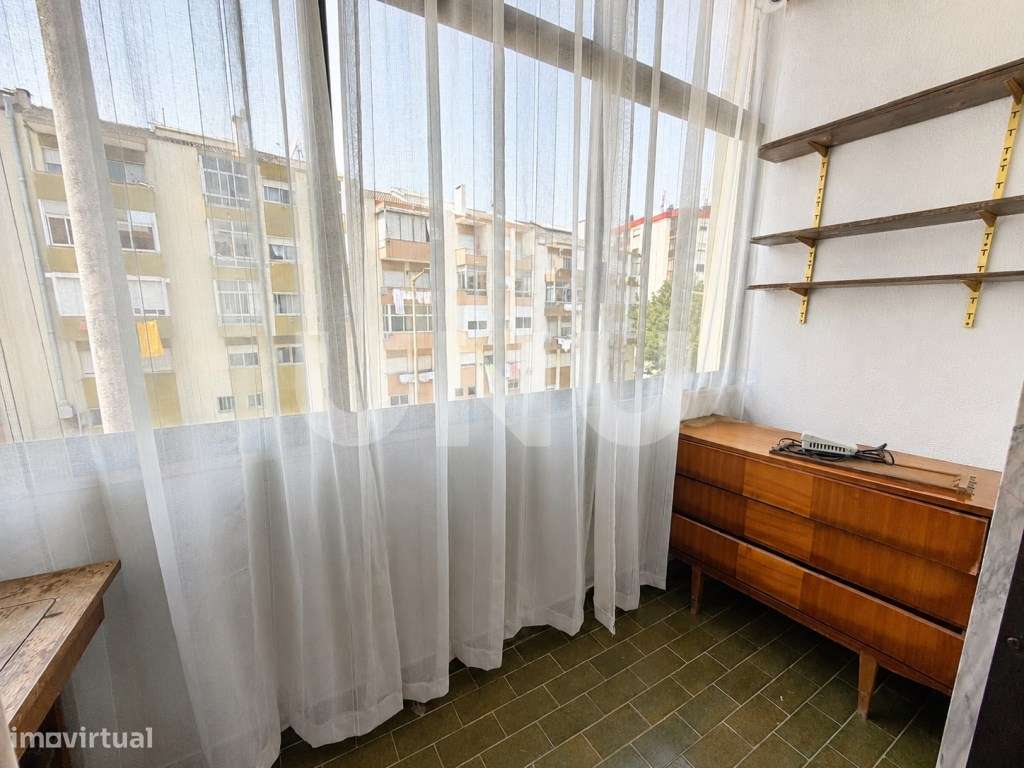 Apartamento T3 com Arrecadação e 2 WC- Torre da Marinha-10