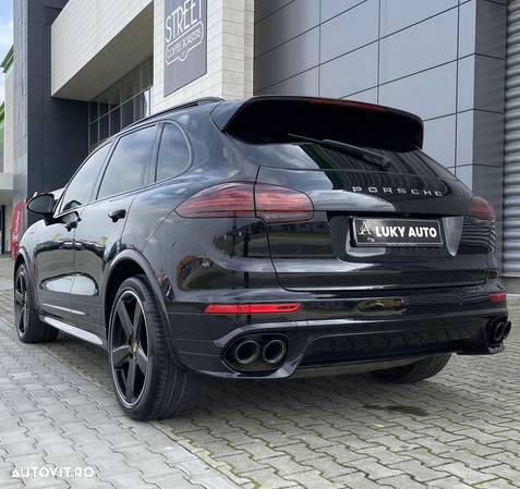 Porsche Cayenne - 14