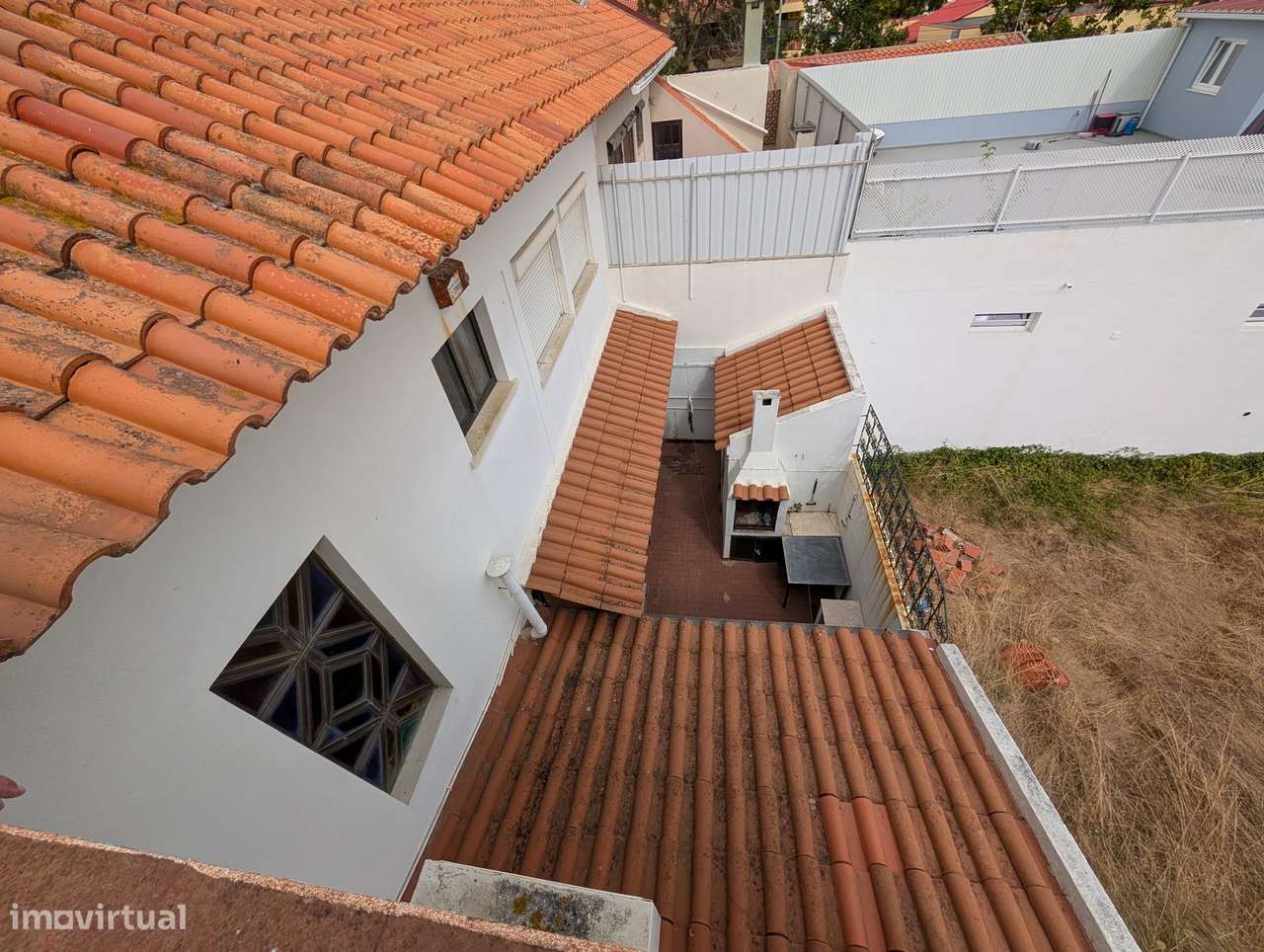 Excelente moradia centro Costa Caparica-33