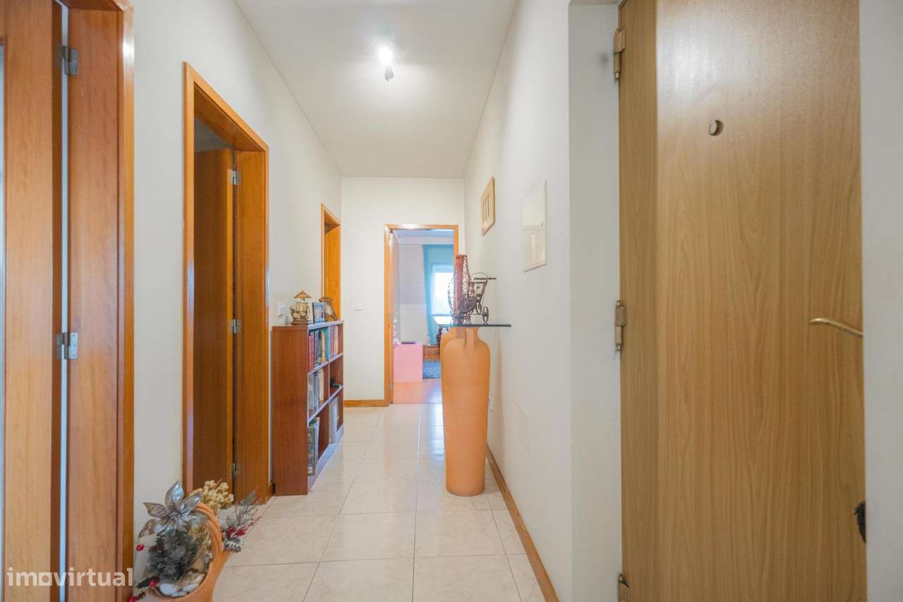 Apartamento T2, Gondomar, com varanda e 2 lugares de garagem-15
