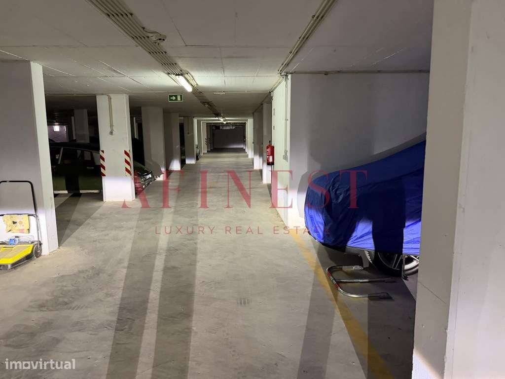 GARAGEM AMPLA PARA 6 CARROS | SÃO DOMINGOS DE RANA-9