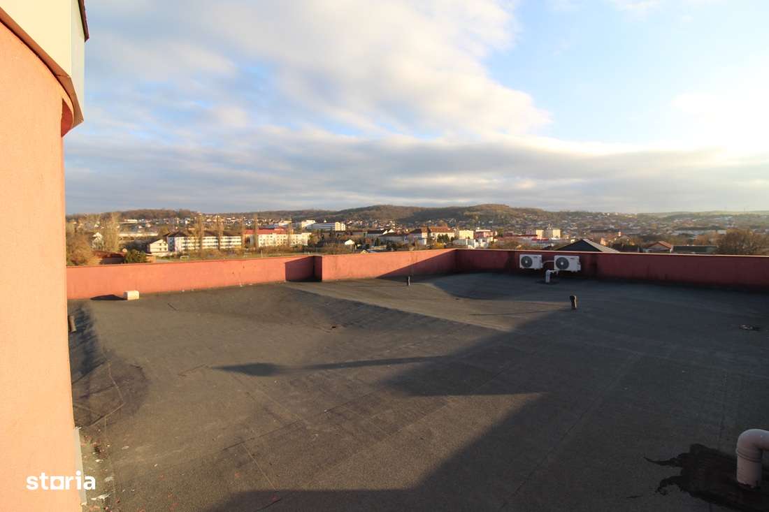 Vând imobil cu spații comerciale/apartamente D+P+3E în Hunedoara...-4