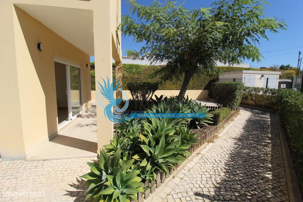 Moradia Geminada renovada T2+1 com piscina e garagem- Patroves- Albufe-13