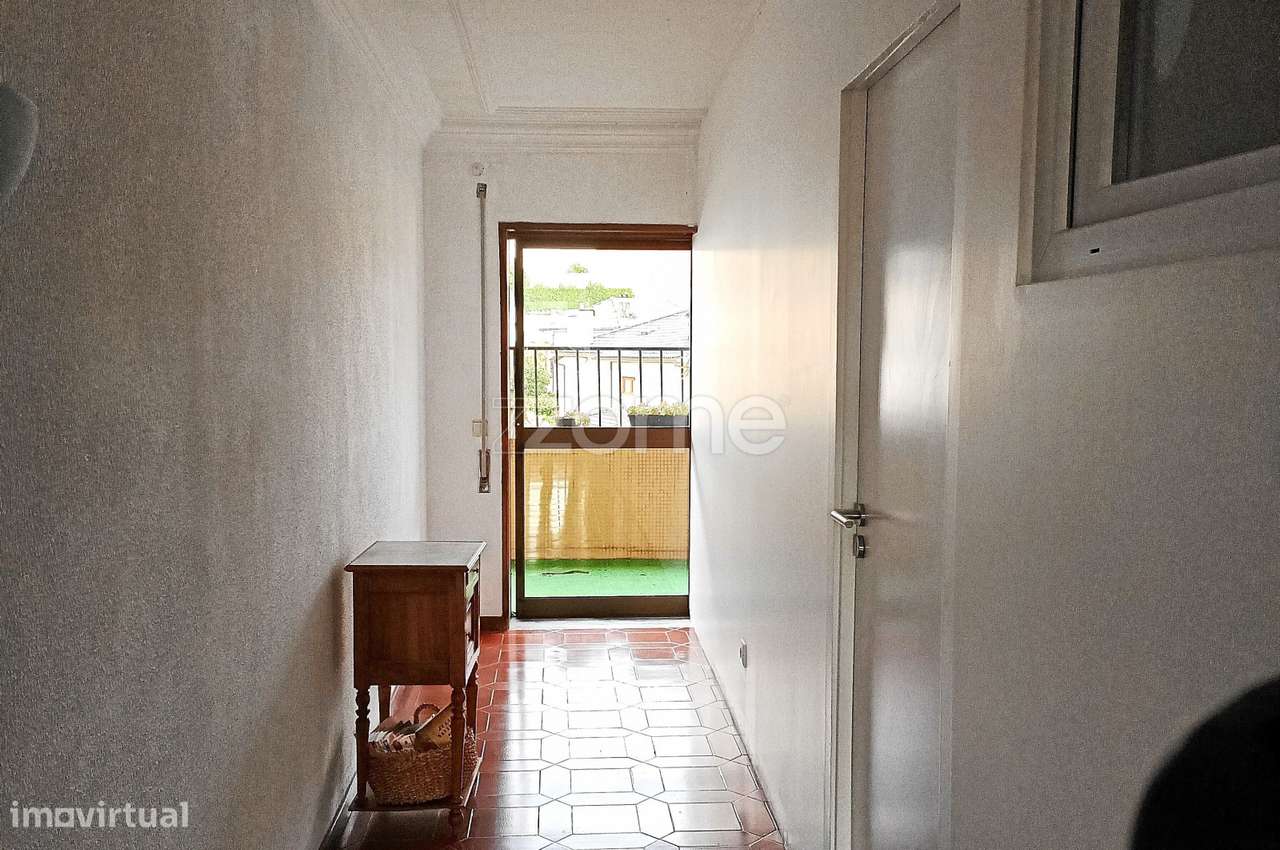 Apartamento T3 de cobertura, com terraço e garagem-4