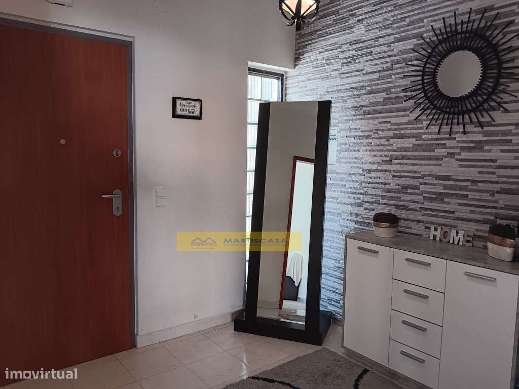 Moradia T4 totalmente remodelada, garagem, sotão e espaço exterior,...-5