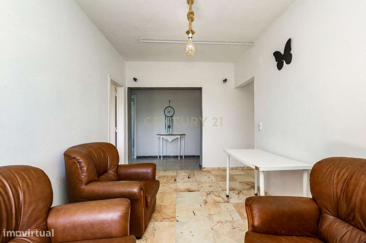 Moradia com Terreno Amplo e Vista Mar na Carvoeira-47