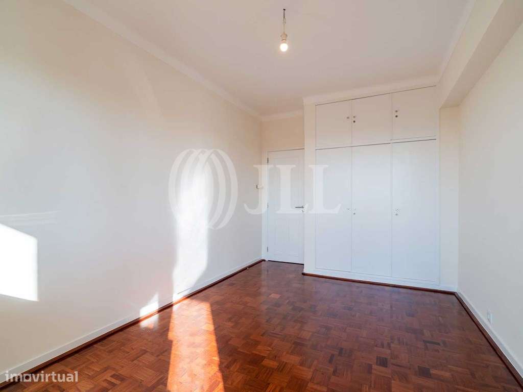 Apartamento T3+1, com varanda e estacionamento, na Parede - Grande imagem: 2/23