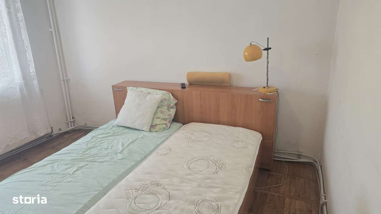 Vand apartament 2 camere dec. in Deva, Zamfirescu, 2 balcoane, etaj 1,-4