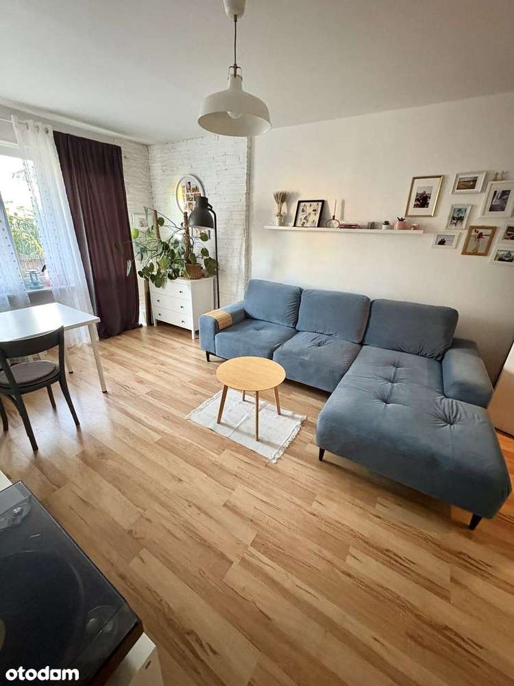 Duże dwupokojowe mieszkanie z balkonem-1