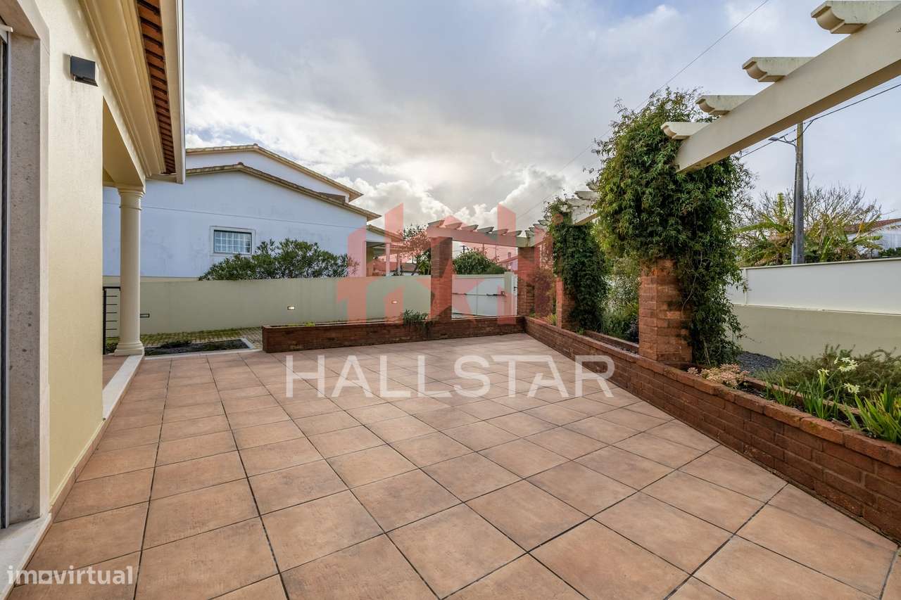 Moradia de Luxo T4 / Lote com 890m² / Marinha Grande-52