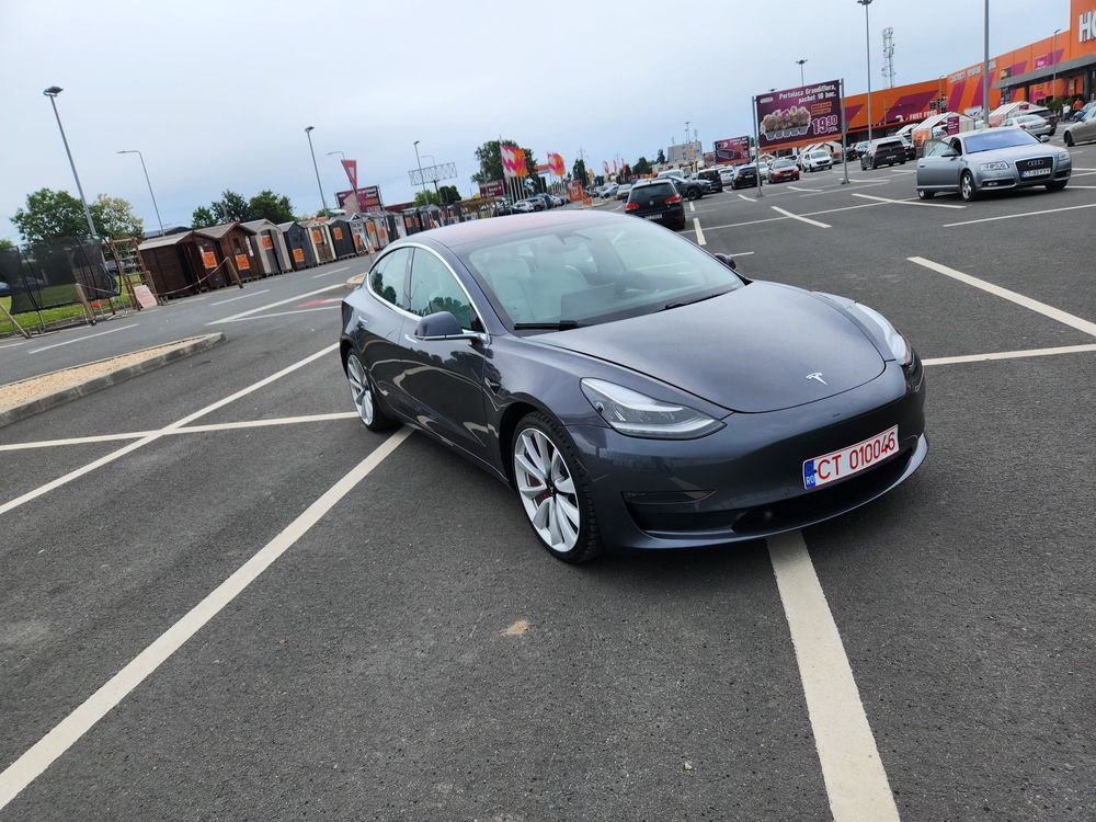 Tesla Model 3 Langstreckenbatterie Allradantrieb Dual Motor Performance 2019