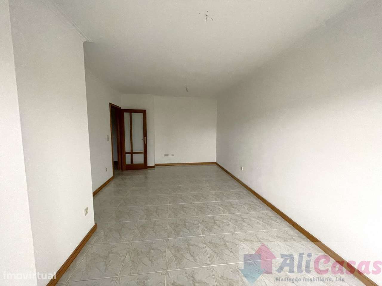 Excelente T1 C/Lugar de Garagem - Grande imagem: 5/17