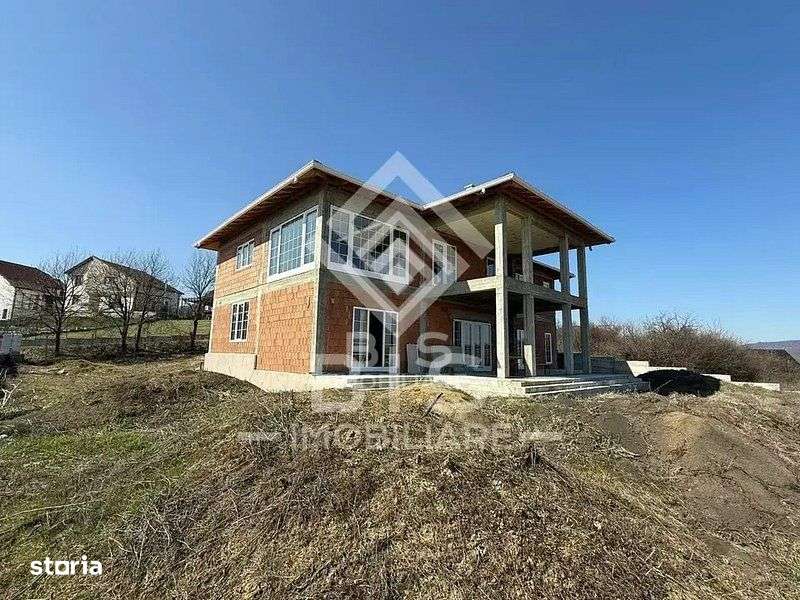 Casă pe Valea Sigmirului cu Privelişte Deosebită - Imagine principală: 4/11