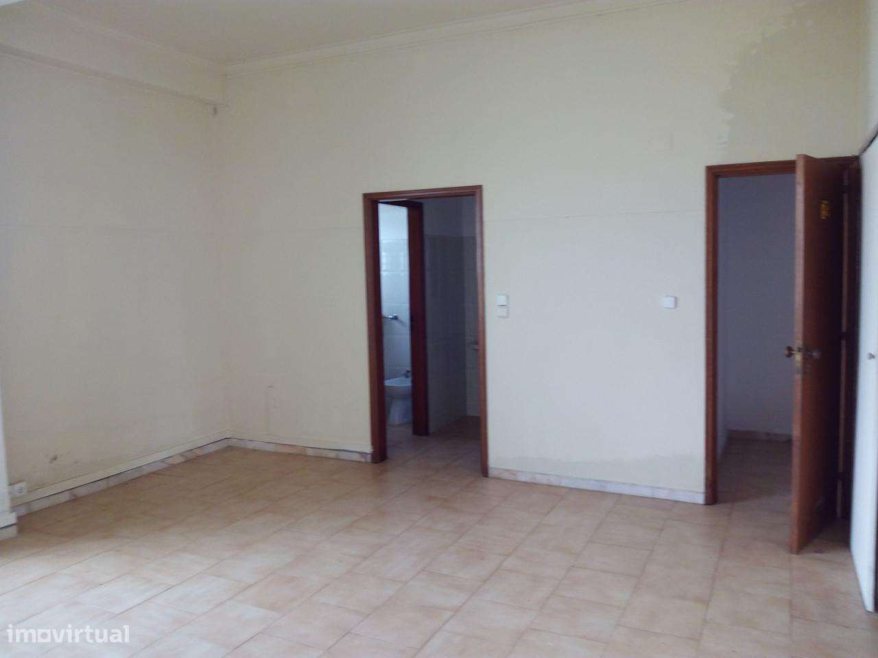 Loja  situada em Ouressa / Mem-Martins - Grande imagem: 4/7