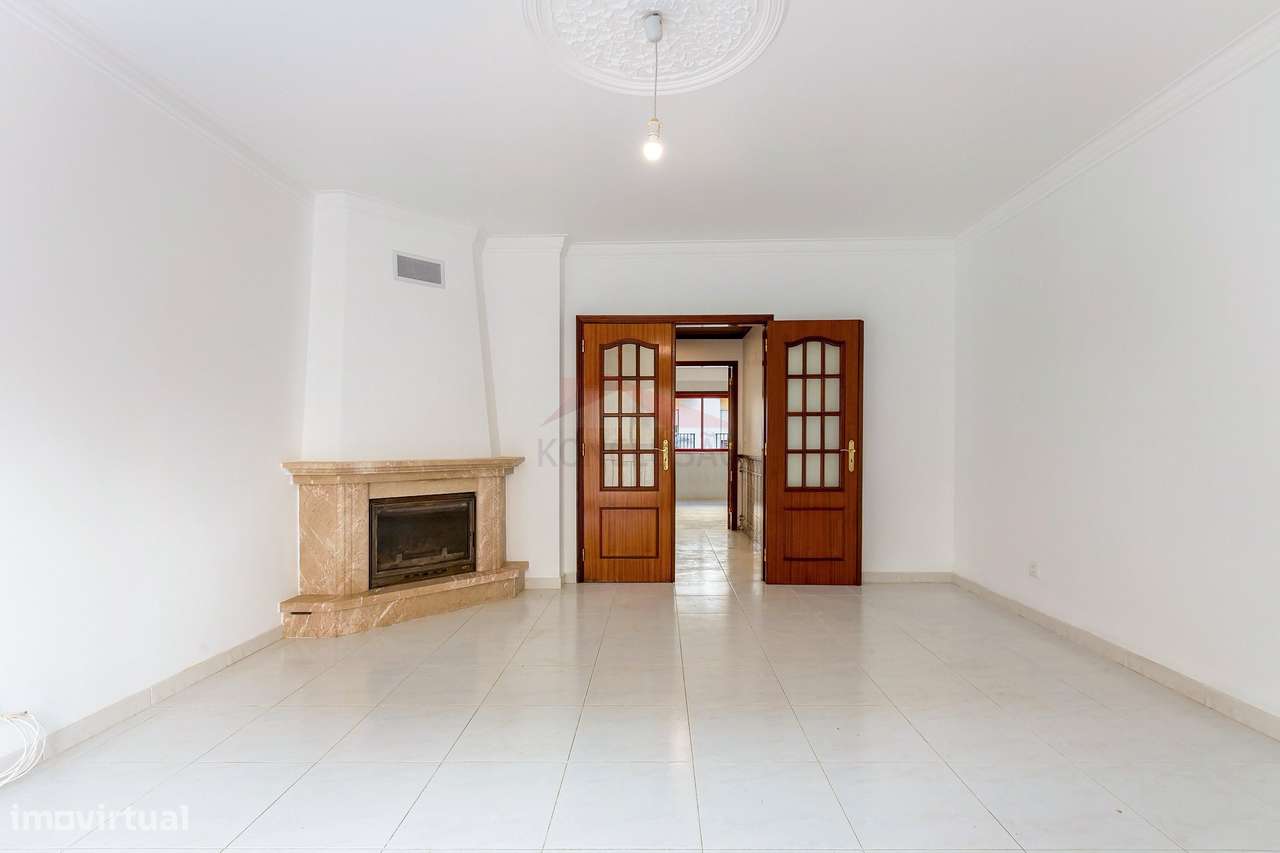 **Apartamento T3 em Venda no Carregado - Oportunidade Imperdível! **-5