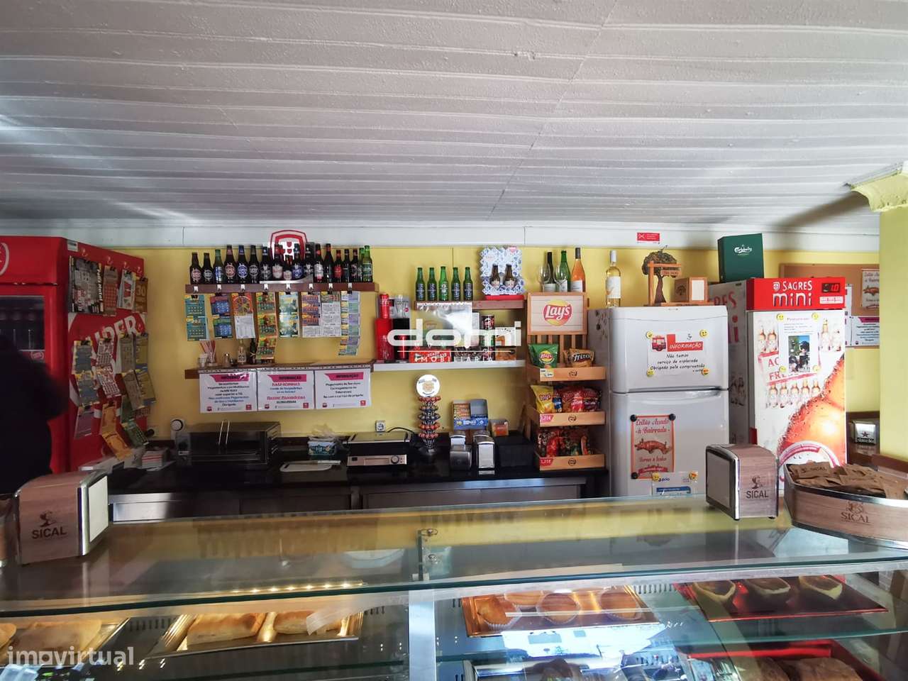 &#127969; Edifício de Estilo Rústico com Habitação e Espaço Comercial - Grande imagem: 4/17