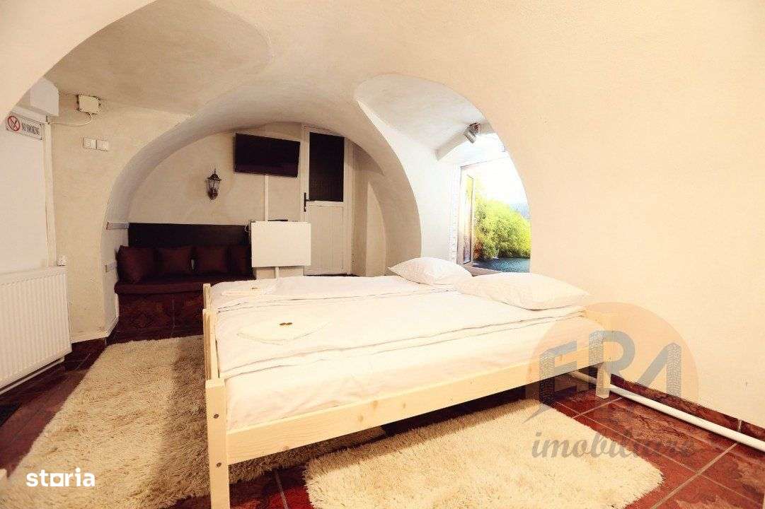 Casa cu 3 apartamente, P-ta Unirii , Str. Primariei - Imagine principală: 4/19