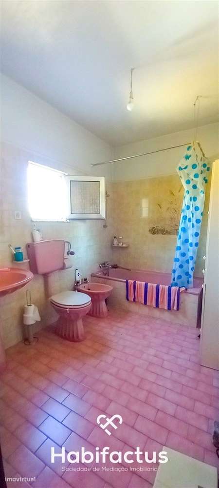 Moradia T3 para Remodelar em Bodiosa com Terreno-13