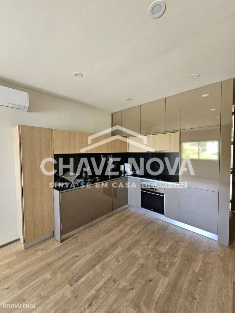 CP/Apartamento T2 renovado para venda nos Carvalhos, Pedroso