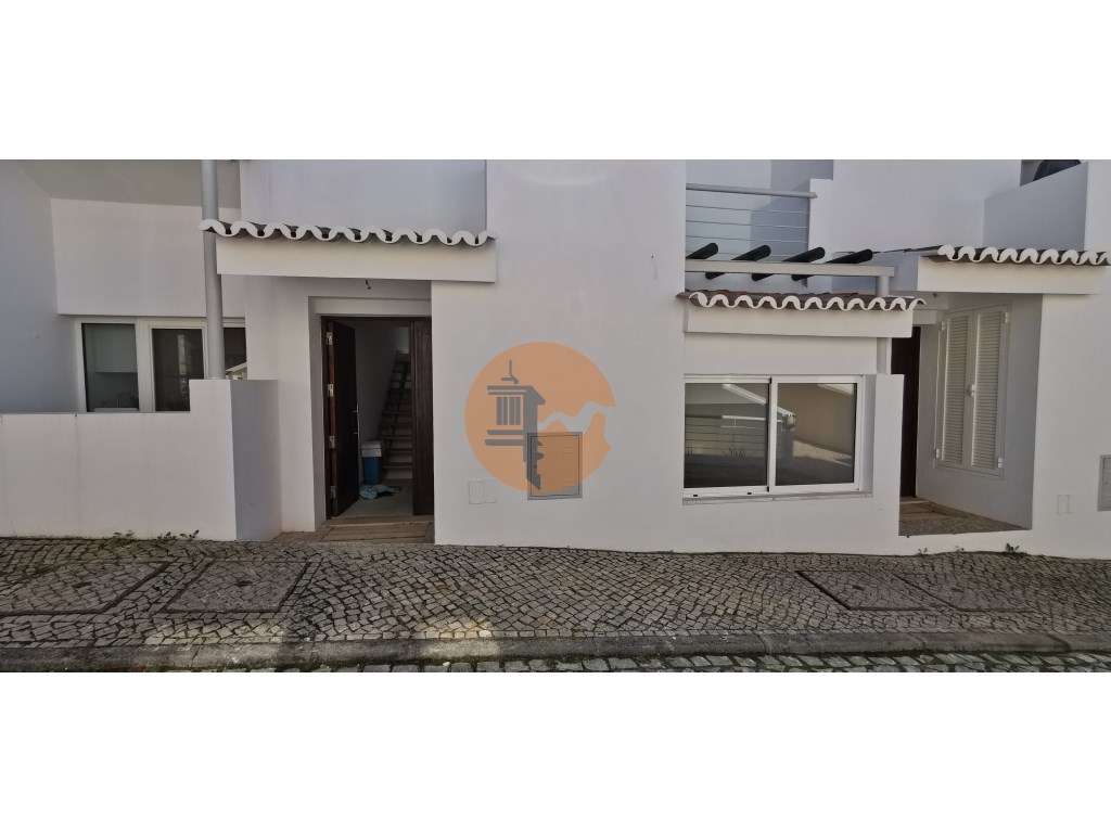 Moradia totalmente renovada numa zona calma onde predomina a habita...-5